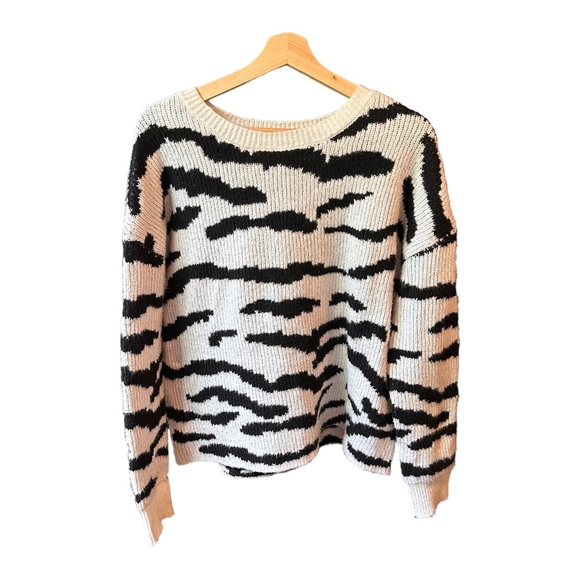 john + jenn black and white zebra print pullover sweater grunge distressed small - Picture 5 of 6